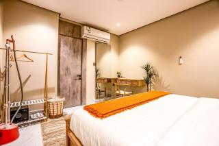 Apartment in a bohemian style overlooking the lake and the Bahrain Bridge - 8