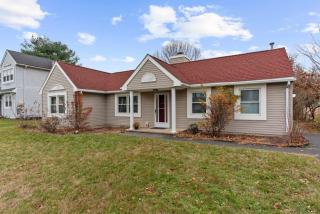 Willow Haven 2BR Cozy Retreat, Close to Hartford - 9