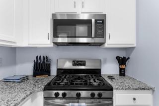 Willow Haven 2BR Cozy Retreat, Close to Hartford - 7