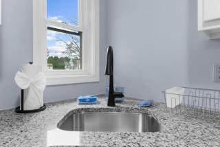 Willow Haven 2BR Cozy Retreat, Close to Hartford - 4