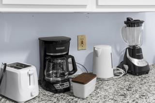 Willow Haven 2BR Cozy Retreat, Close to Hartford - 1