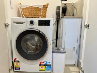 Luxury 3-Bedroom Stay with City and River View - 8