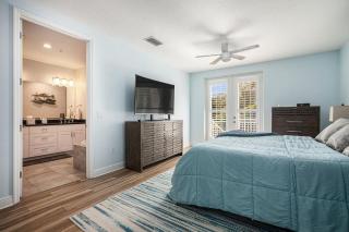 Coastal Modern 3B Near Beach IMG - 2