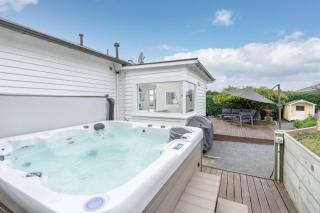 Tranquil Garden Retreat - 3min from CBD - 9