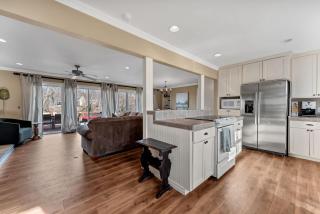 Blueberry Bliss Family Retreat on Beaver Lake - 9