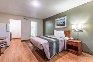 HomeTowne Studios by Red Roof Atlanta NE - Downtown Norcross - 6