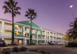 HomeTowne Studios by Red Roof Houston - Northwest - 0