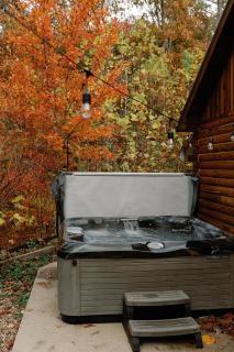 Arch Fun Cabin | Modern Cabin w/ Hot Tub & Views - 0