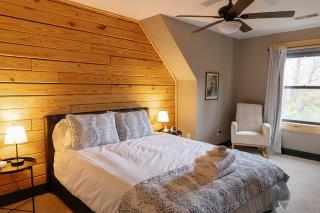 Arch Fun Cabin | Modern Cabin w/ Hot Tub & Views - 5