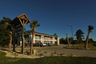 Topsail Shores Inn - Sneads Ferry - 3