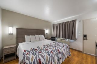 Red Roof Inn San Antonio E - Frost Bank Center - 9