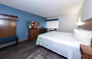 HomeTowne Studios by Red Roof Wilmington - New Castle - 9