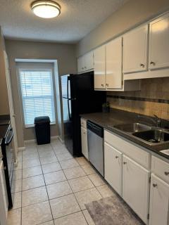 The Noles Nest- 32 home close to campuses - 2