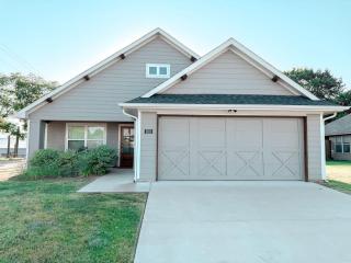 Stunning 3BD 2B - Weatherford - Same Day Bookings - 0