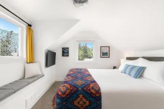 Downtown Suite BnB-Maple Hot Tub Barrel Sauna - 9