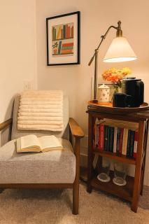 Downtown Suite BnB-Maple Hot Tub Barrel Sauna - 3