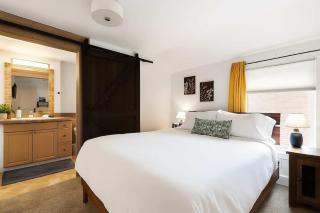 Downtown Suite BnB-Ponderosa HotTub Barrel Sauna - 8