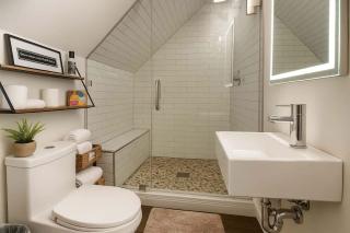 Downtown Suite BnB - Fir HotTub Barrel Sauna - 5