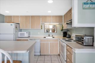 2 Bedroom with beautiful ocean view & outdoor pool! - 4