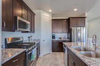 Paseos 1129 Foosball Table, BBQ Grill, Xbox S, Community Trailer Parking & Pickleball Courts! - 1