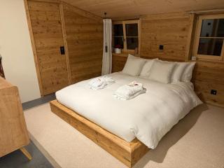 Luxury family Chalet with extraordinary Mountain views - 7