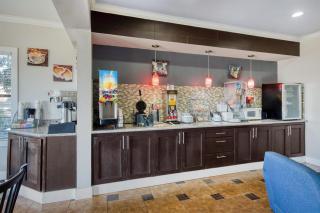 SureStay Hotel by Best Western Terrell - 9