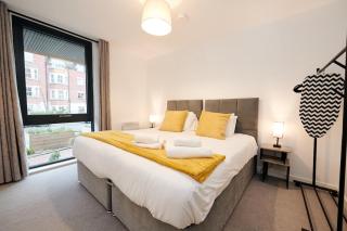 York Centre Apt - Free Parking & Gym - 5