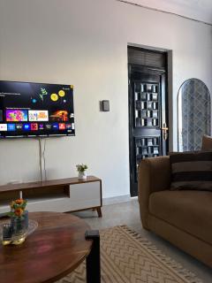 A-grade living-WiFi & parking - 6