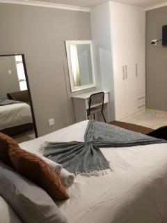 Yoleni self catering apartment - 5