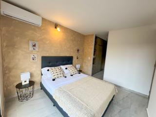 Apto moderno con AC y Excelente Ubicacion - 9