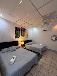 Villa Napoli Apartment Suites - 6