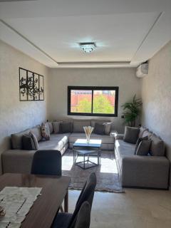 Cozy Family Apartment 2BR Pool Parking Gueliz Marrakesh - 7