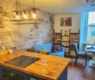 Two-bedroom city retreat close to top sites - 0
