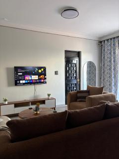 A-grade living-WiFi & parking - 1