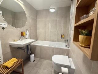 apartino - FREE parking, balcony, easy city access, metro station, nespresso, netflix - 9