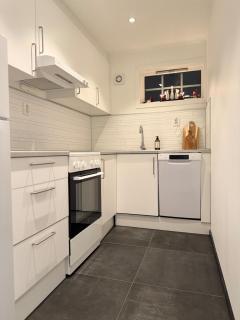 Arctic hilltop Lower Lodge - 3