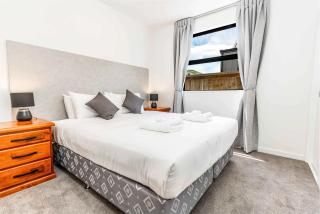 Remarkable Cross Road Retreat - 2