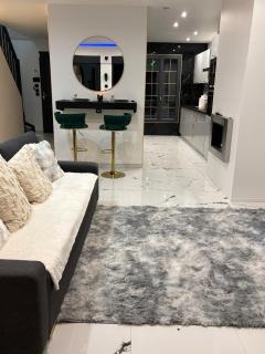 Daenerys Suite - 1