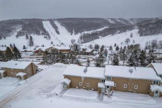 Family Friendly Spacious Townhome Across From Holiday Valley - 8