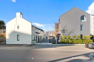 Park & Central City Spa-Pool Escape with Garage - 8