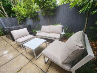 Park & Central City Spa-Pool Escape with Garage - 7