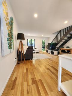 Park & Central City Spa-Pool Escape with Garage - 1