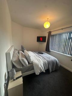 Contractor & Family Sleeps 5 Bham HS2 Parking for 3 - 8