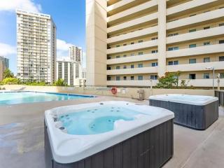 Waikiki Seaside Monarch Paradise Hotel Studio Near Waikiki - Mountain and City View - Full Kitchen - 6