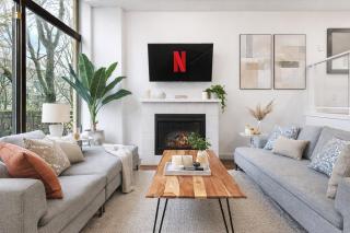 Premium Downtown Vancouver 3BR Townhouse with Private Entry - 0