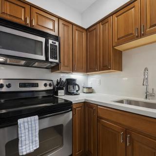 17 Sweet Ski-In Ski-Out Snowflower Studio by SkyRun Park City - 2