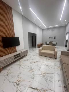 Linda casa com 3 suítes em fino acabamento! - 2