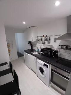 Elegant Broadway Retreat w Parking & Dog Friendly - 5