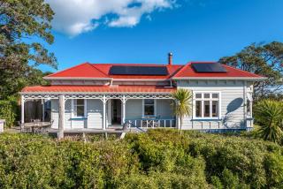 Crescent Villa - Stay Waiheke - 9