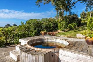 Crescent Villa - Stay Waiheke - 5